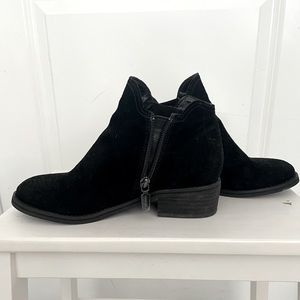 Blondo water resistant slow bootie